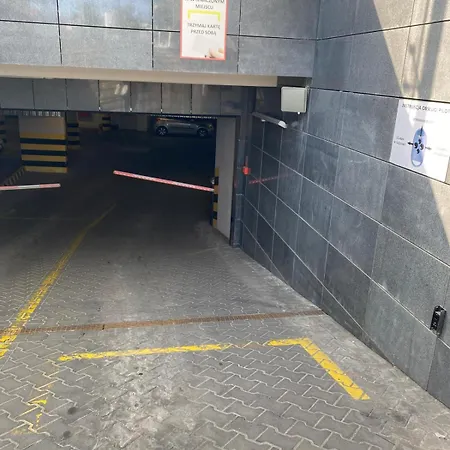 Silver 2 Z Parkingiem رشيشوف